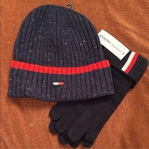 🪷 Tommy Hilfiger Dark Blue and Red Beanie and Gloves Set